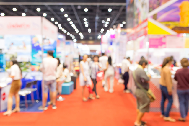 Making a Splash: Five Benefits of Eye-Catching Event Displays